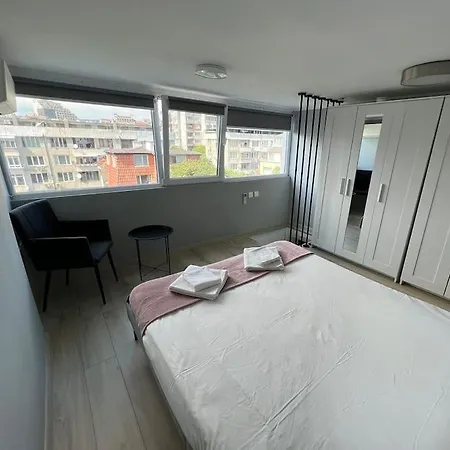 Modern 2 Bedroom Apartment In The Heart Of Varna Exterior photo
