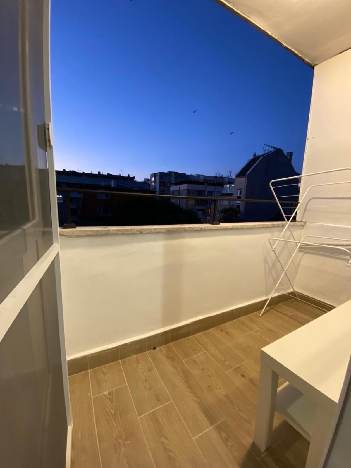 Modern 2 Bedroom In The Heart Of *