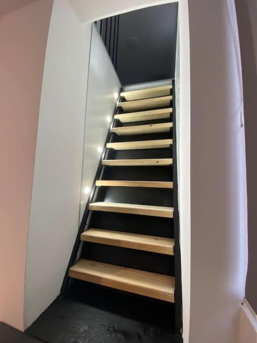 Modern 2 Bedroom In The Heart Of Апартамент *