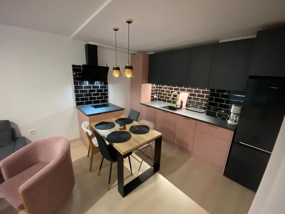 Апартамент Modern 2 Bedroom In The Heart Of *