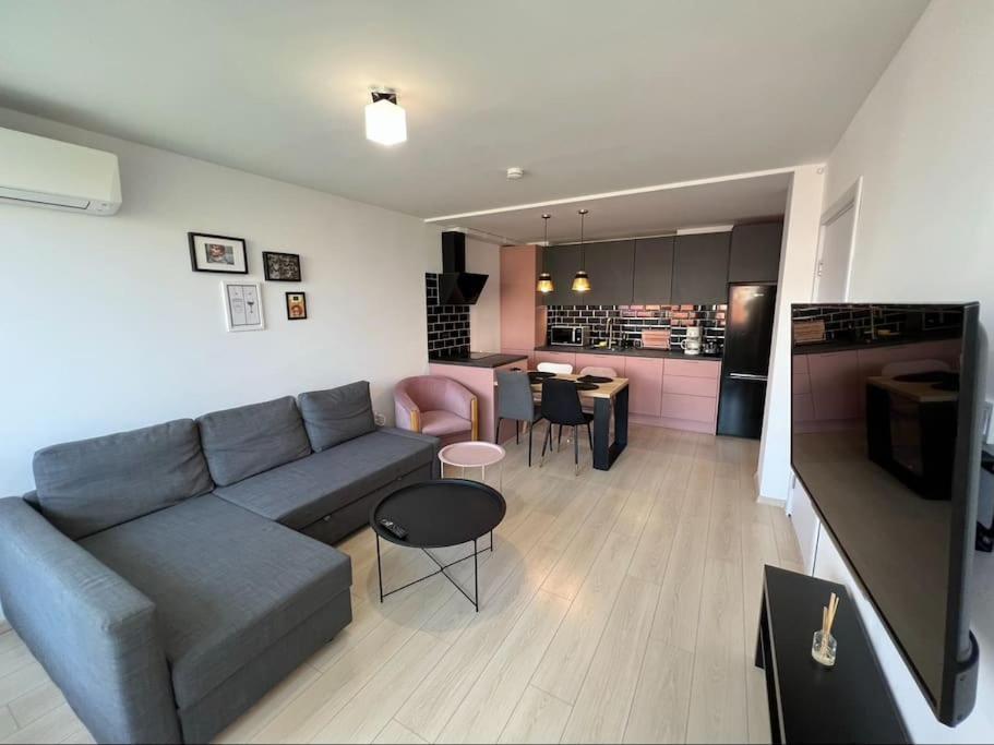 Modern 2 Bedroom In The Heart Of Апартамент *